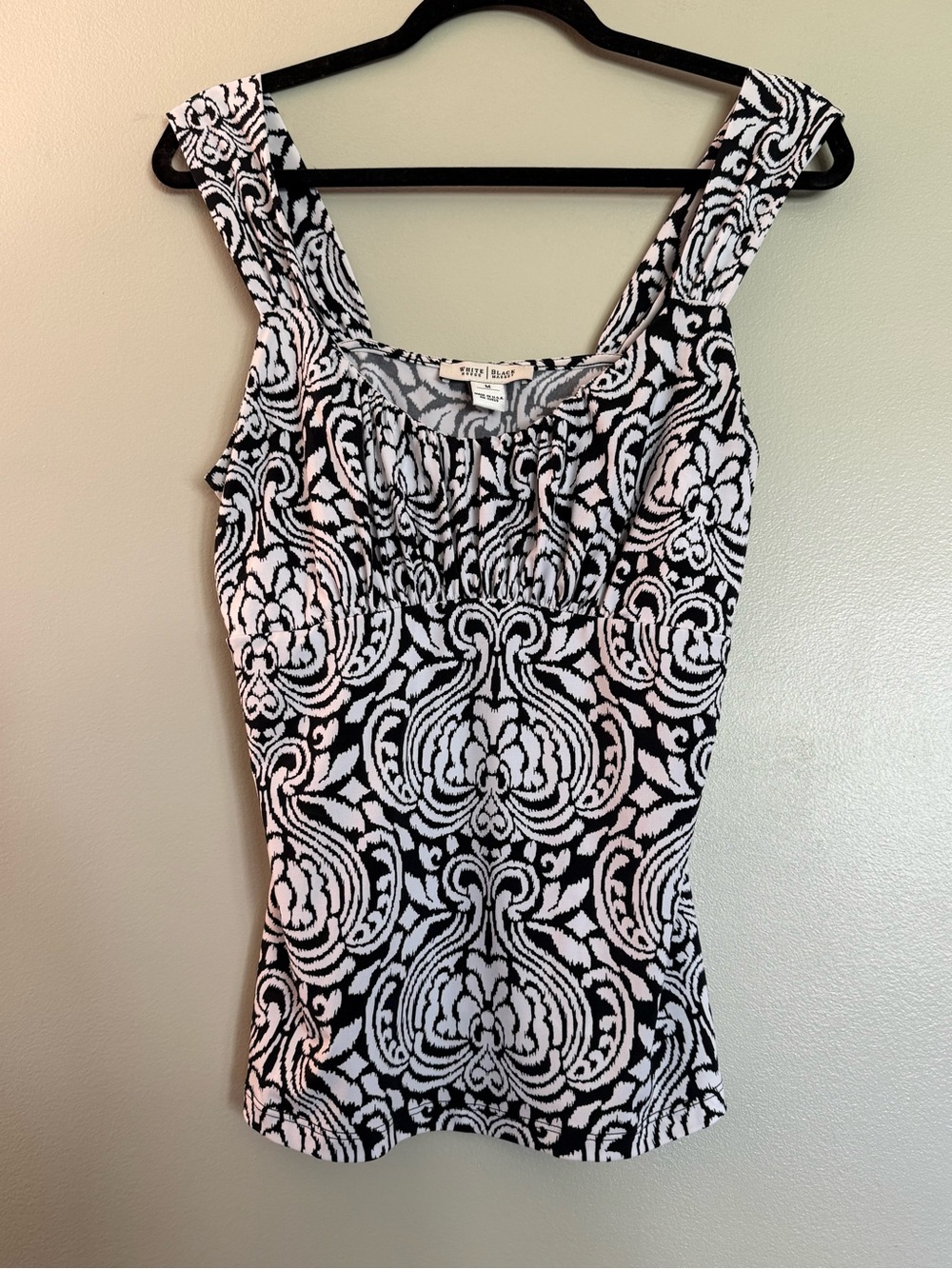 White House Black Market WHBM Black & White Damask Print Tank Top Size Medium